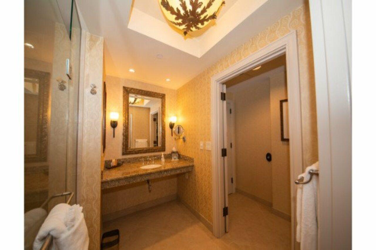 Argosy Casino Hotel & Spa Riverside Bagian luar foto