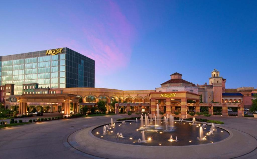 Argosy Casino Hotel & Spa Riverside Bagian luar foto
