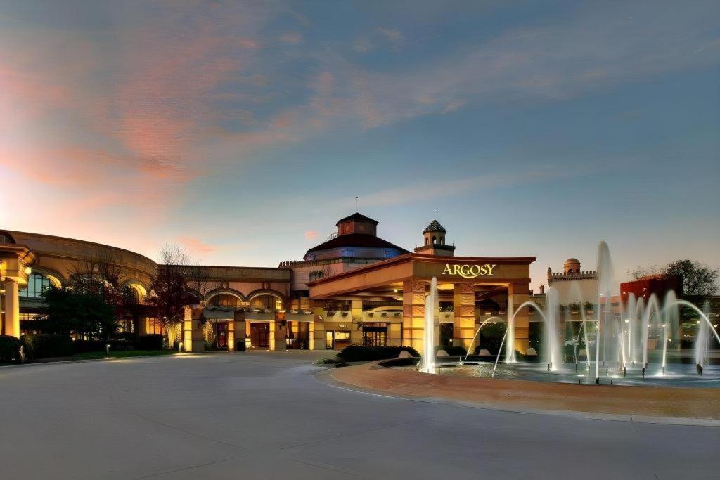 Argosy Casino Hotel & Spa Riverside Bagian luar foto