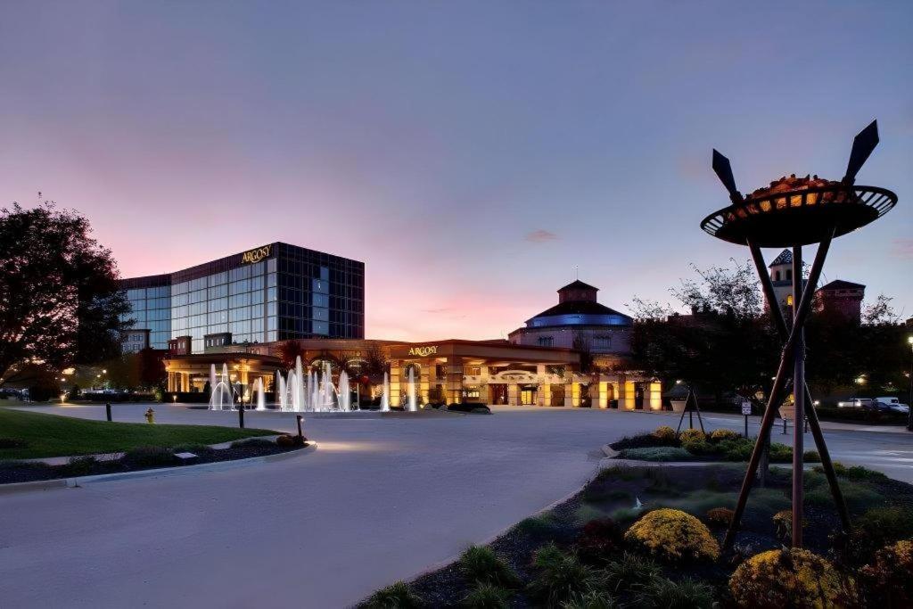 Argosy Casino Hotel & Spa Riverside Bagian luar foto