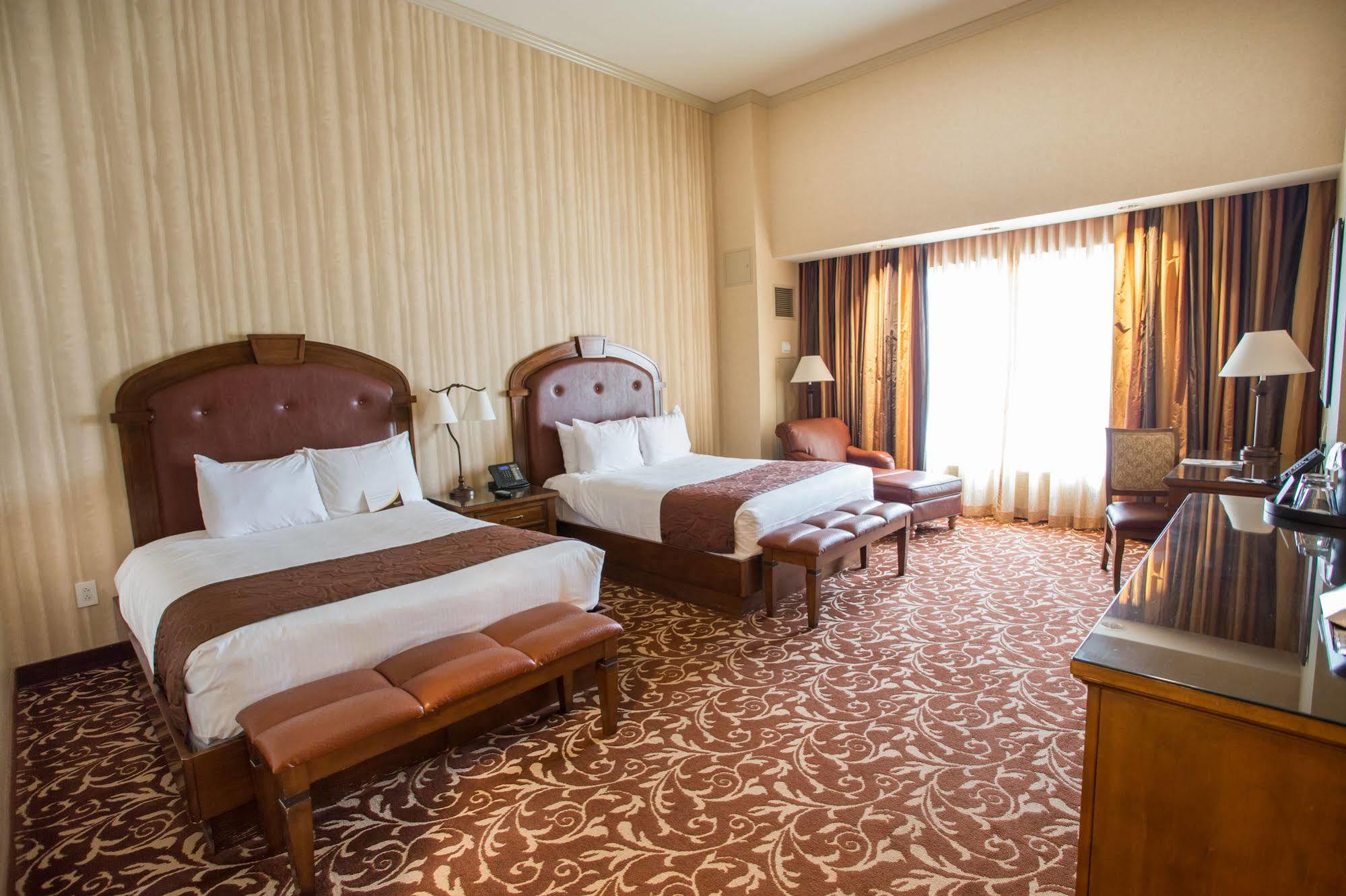 Argosy Casino Hotel & Spa Riverside Bagian luar foto